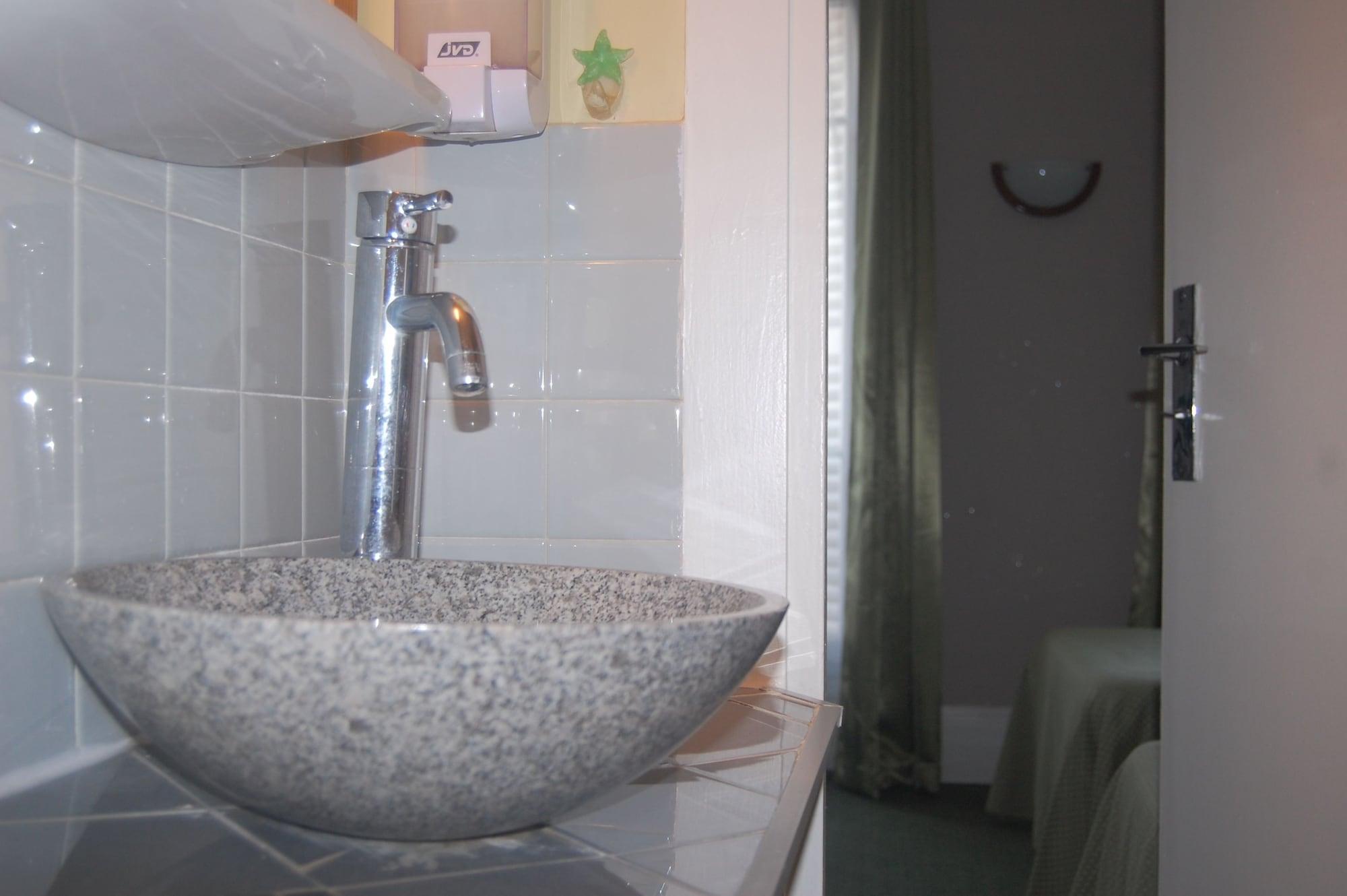 Hotel Jean Bart Paris Bagian luar foto